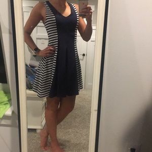 NAVY BLUE AND WHITE STRIPED DRESS